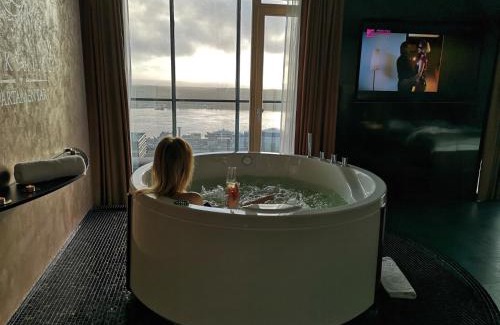 Klaipeda Apartment | Panorama-27 Jacuzzi Apartment by LIUKSAI