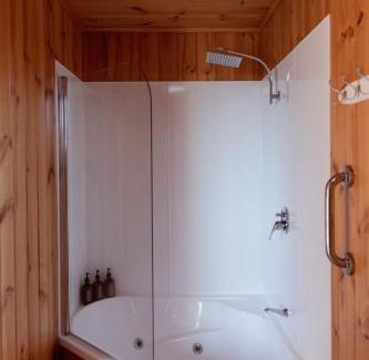 Bicheno House | Panorama Cabin - B