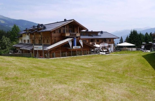 Schonbach Ski Chalet | Panorama Chalet with Mountain View, Wi-Fi & Terrace