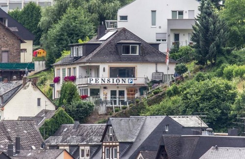 Cochem House | Panorama comfort twin room balcony/view of the castle - Villa Tummelchen, Hotel