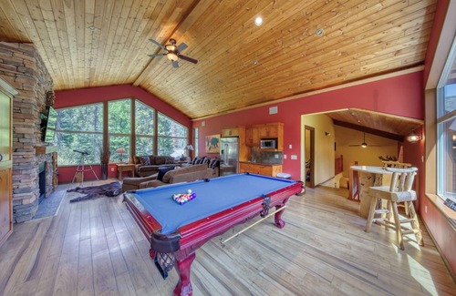 Forest Ridge Estates House | Panorama Luxury House sleeps 14 minutes from ski and golf