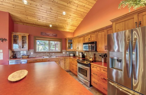 Forest Ridge Estates House | Panorama Luxury House sleeps 14 minutes from ski and golf