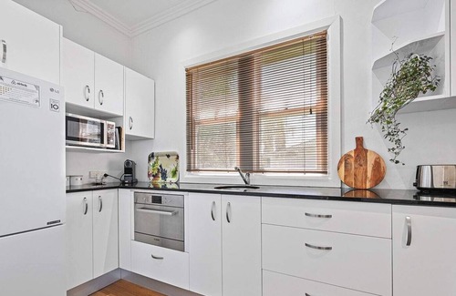 South Bathurst House | Panorama Paradise | Near Mt Panorama Racing Track