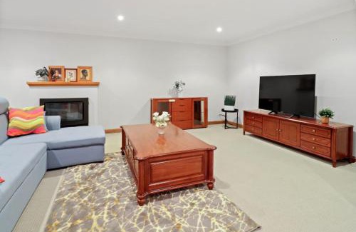 Charmhaven House | Panorama Shores