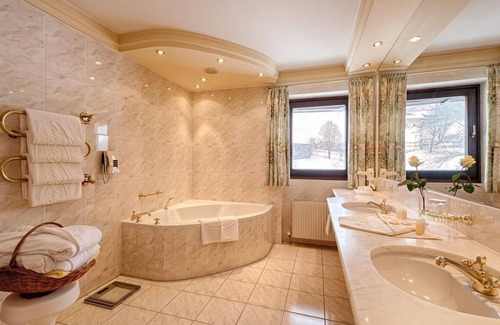 Bad Kleinkirchheim House | Panorama-suite 90m² Long - Thermenwelt Hotel Pulverer