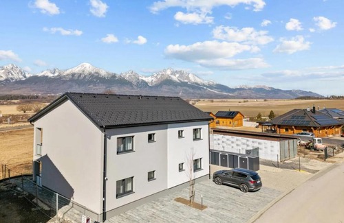 Velky Slavkov Apartment | Panorama View III