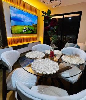 La Victoria Apartment | Panoramic city view from the 25th fl