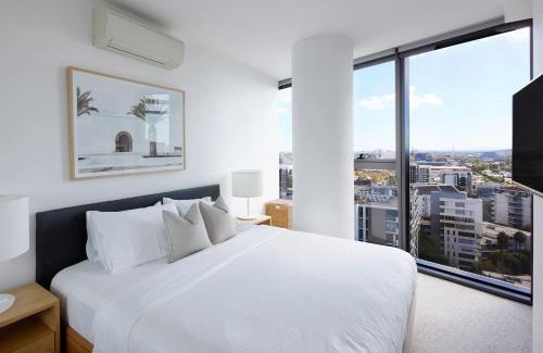 South Yarra Apartment | 'Panoramic Elegance' Stylish off Chapel St with Pool