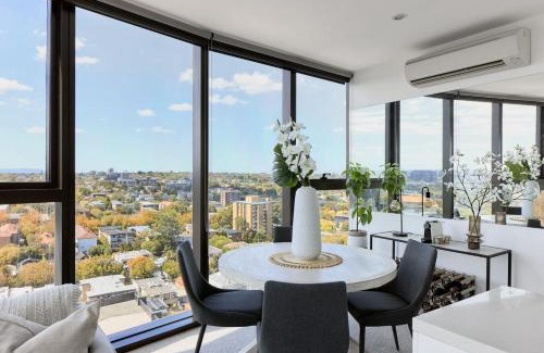 South Yarra Apartment | 'Panoramic Elegance' Stylish off Chapel St with Pool