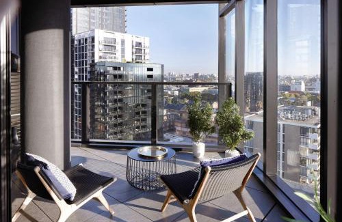 South Yarra Apartment | 'Panoramic Elegance' Stylish off Chapel St with Pool