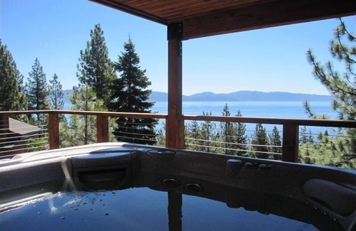 Lake Forest House | Panoramic Lake Views-Hot Tub-Pool Table