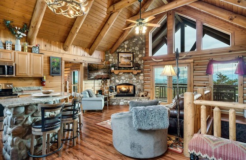 Gatlinburg - Pigeon Forge House | Panoramic Mountain Views! Outdoor Hot Tub | Walk-In Shower | Sunrise Surprise