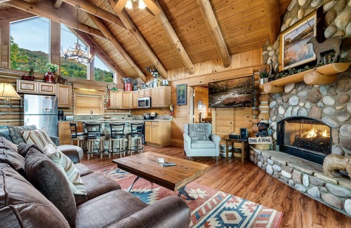 Gatlinburg - Pigeon Forge House | Panoramic Mountain Views! Outdoor Hot Tub | Walk-In Shower | Sunrise Surprise