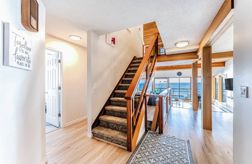 White Rock House | Panoramic Ocean Front View, 5 BR full Bath- Renovated Whole House in White Rock