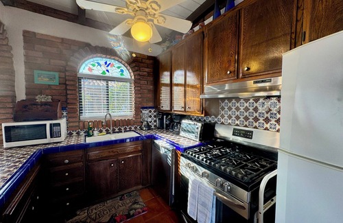 Las Gaviotas House | Panoramic Ocean View & Steps to Private Surf Beach. Las Gaviotas 4 BR 3 BA House