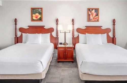 Kahului Hotel | Panoramic Oceanfront Room | Family and Friends Retreat | Outdoor Pool Access