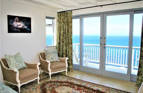 Simon's Town Apartment | Panoramic sea views - loft apartment