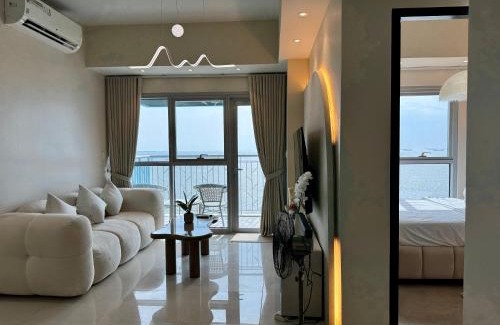 Tambo Apartment | Panoramic Seaview near Airport Facing the Bay 14H
