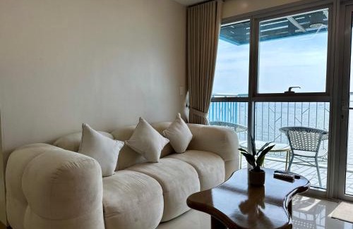 Tambo Apartment | Panoramic Seaview near Airport Facing the Bay 14H