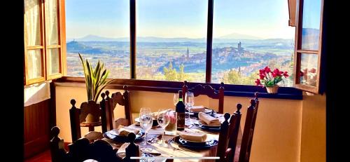 Castiglion Fiorentino Villa | Panoramic View Village of Villa Luigina Cortona