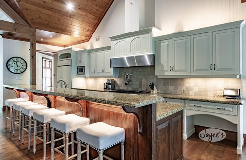 Bala Cottage | Panoramic View of Lake Muskoka, Privacy! Sleeps 20! Entertaining+! Location!