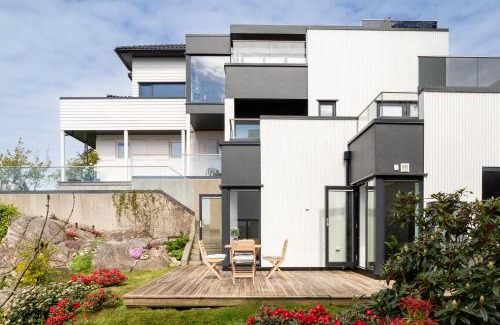Bergenhus Apartment | Panoramic view with private terrace