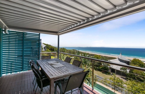 Point Lookout Apartment | Panoramic views from this beautiful unit set high on the hill overlooking.