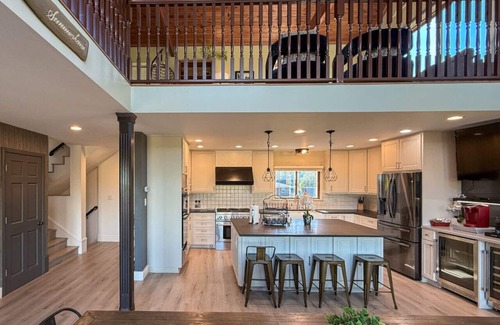 Miller Beach House | Panoramic views, Hot Tub, Sauna, Firepit, Sand Vball, Foosball, Dunes Nat'l Park