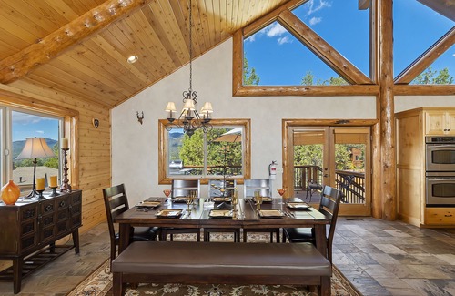 Castle Glen Estates House | Panoramic views, Lake and Mountains. Hot tub, Playground, Firepit, Game room.