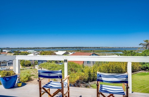 Goolwa South House | Panoramic Views of the River