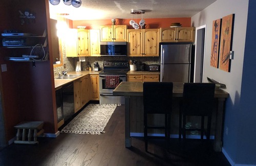East Kootenay Cottage | Panoramic Woodlands Retreat w Hot Tub; just walking distance to Lake Windermere