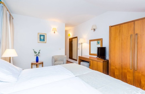 Srebreno House | Pansion Costeria - Double or Twin Room with Balcony and City View 2