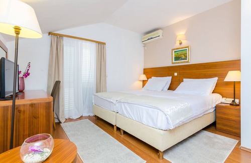 Srebreno House | Pansion Costeria - Double or Twin Room with Balcony and City View 2