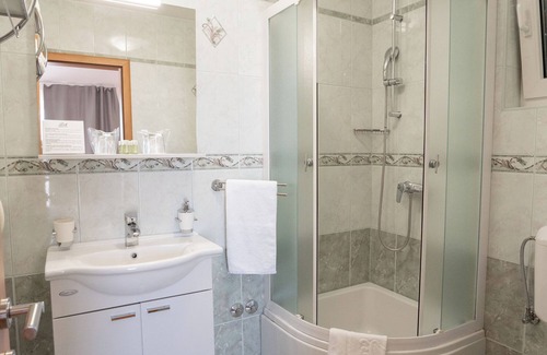 Zrce Hotel | Pansion Villa Bok