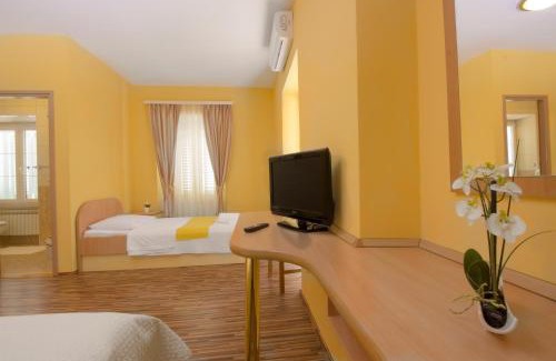 Brodarica House | Pansion Zlatna ribica