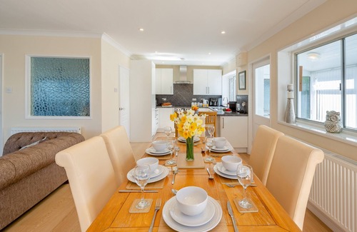 Bwlchtocyn House | Pant Gwyn Bungalow - Three Bedroom House, Sleeps 8