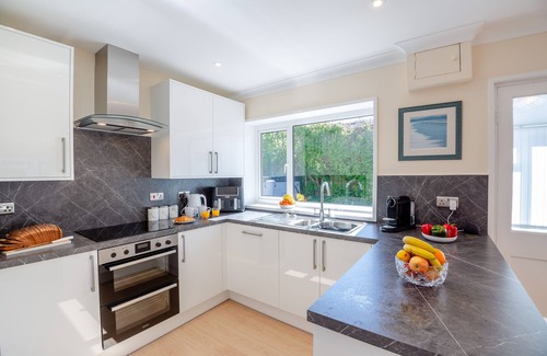 Bwlchtocyn House | Pant Gwyn Bungalow - Three Bedroom House, Sleeps 8