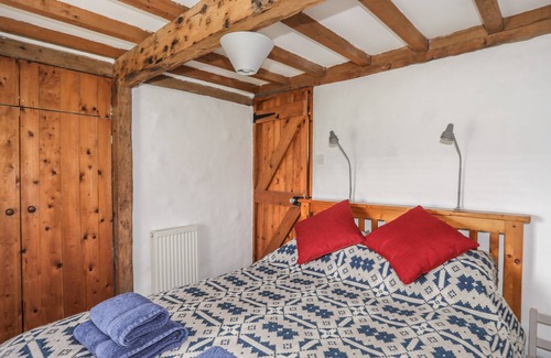 Amlwch Cottage | PANT Y CRINTACH, pet friendly, with open fire in Carreglefn