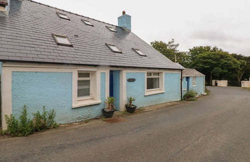 Trefin Cottage | PANT Y FFYNNON, pet friendly, character holiday cottage in St Davids