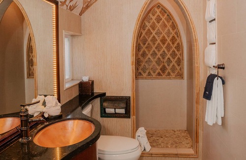 Village of La Jolla Hotel | Pantai Inn