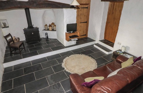 Goodwick Cottage | PANTEURIG COTTAGE, pet friendly, with open fire in Goodwick