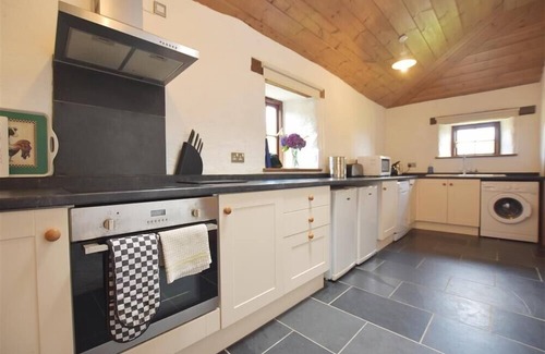 Goodwick Cottage | PANTEURIG FARMHOUSE, family friendly, with open fire in Goodwick