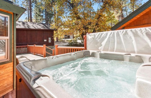 Summit Estates House | Papa Bear's Hideout - Dream Getaway with Hot Tub and Game Room!