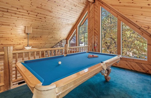 Summit Estates House | Papa Bear's Hideout - Dream Getaway with Hot Tub and Game Room!