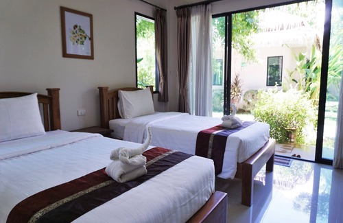 Khuang Pao Hotel | Papa's Home and Rabbit cafe