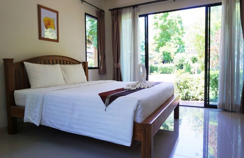 Khuang Pao Hotel | Papa's Home and Rabbit cafe