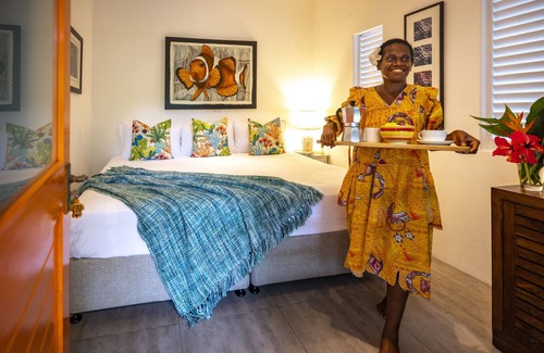Eton Bed & Breakfast | Papaya Villa B&B