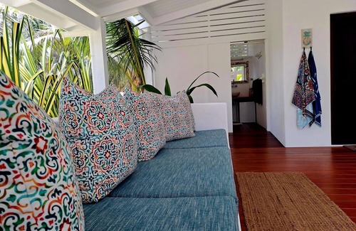 Eton Bed & Breakfast | Papaya Villa B&B