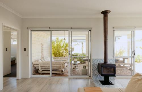 Dunsborough House | Papillon Dunsborough Family & Pet Friendly Holiday Home