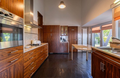 Parede Villa | Papoilas Estoril Oceanview Villa